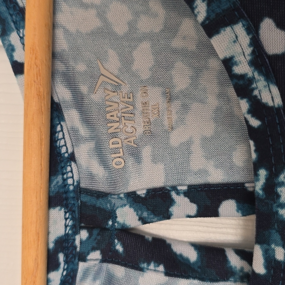 Old Navy Active Key Hole Back Top - Picture 2 of 5